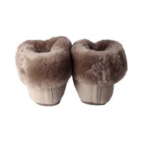 AXELDA LONDON Sand/Stone Hausschuhe aus Veloursleder mit Lammfellfütterung Weite M