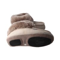 AXELDA LONDON Sand/Stone Hausschuhe aus Veloursleder mit Lammfellfütterung Weite M