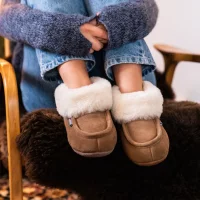 AXELDA LONDON chestnut Hausschuhe aus Veloursleder mit Lammfellfütterung Weite M